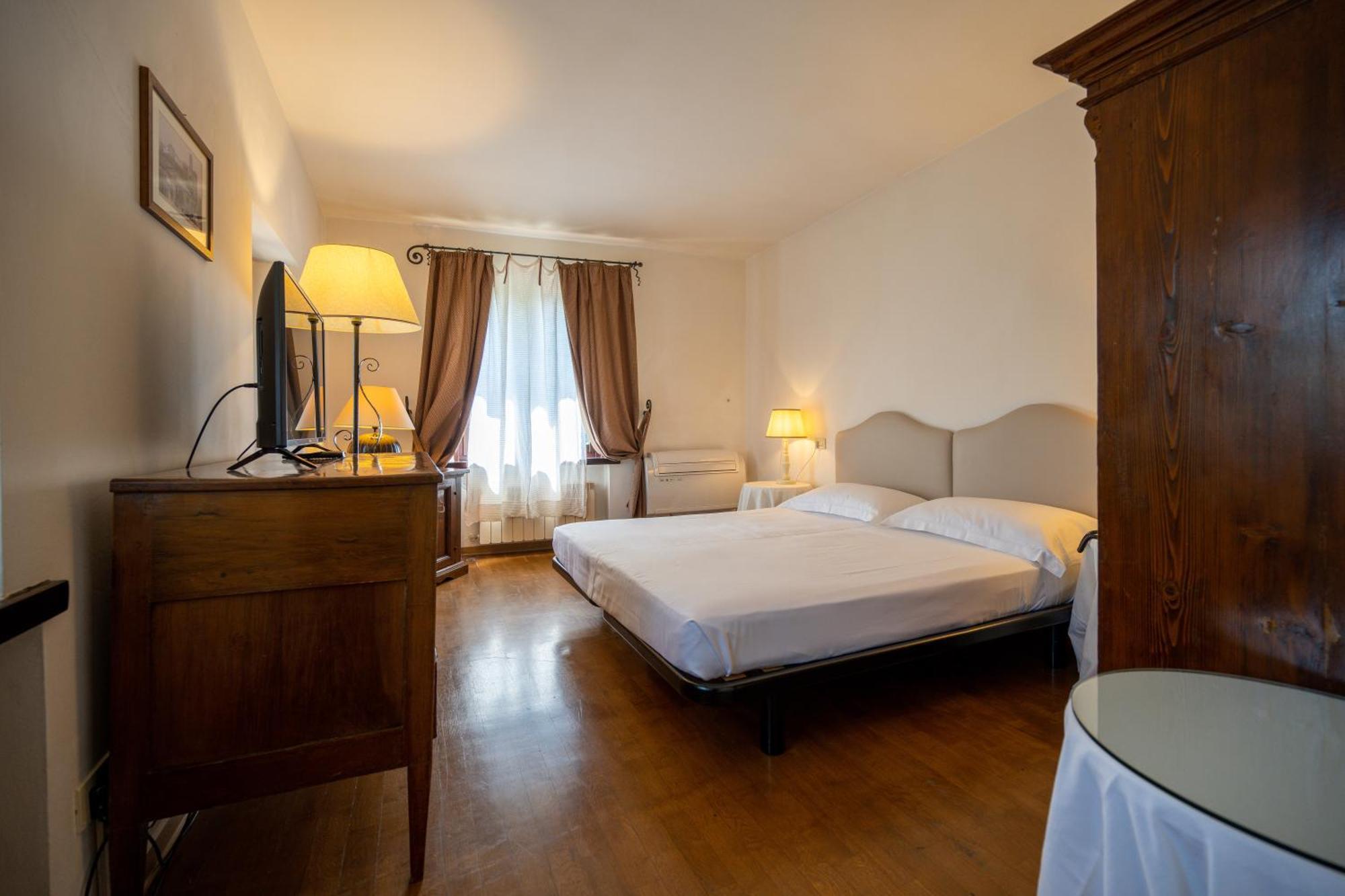 Hotel Palazzo Viviani Castello Di Montegridolfo Pokoj fotografie