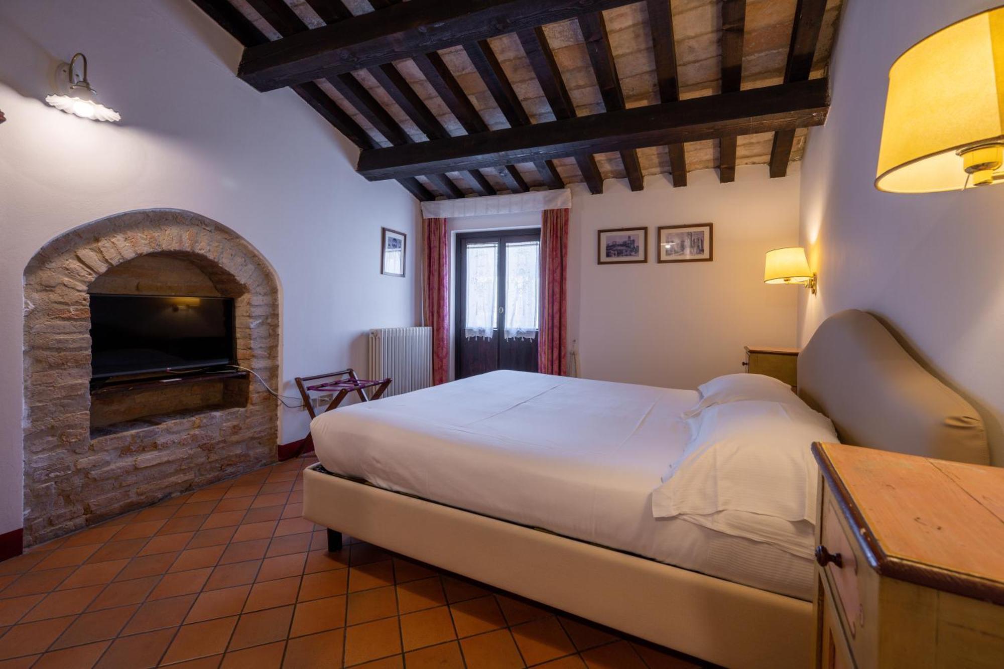 Hotel Palazzo Viviani Castello Di Montegridolfo Pokoj fotografie